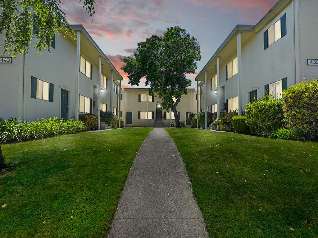 Colonial Garden Apartments photo 5
